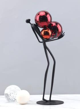 0023现代奢黑抱球人色金属艺术摆件客厅样板房电视柜家轻居饰装品
