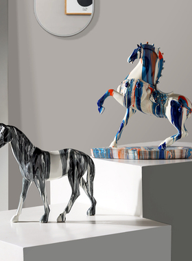 现代淋色流彩马艺术客厅玄关办公室书房桌面装饰招财创意摆设