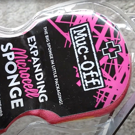 Super absorbent cleaning sponge mucoff does not damage the car body