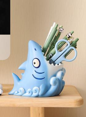 创意卡通恶搞鲨B笔筒摆件办公室工位桌面装饰品开学小众生日礼物