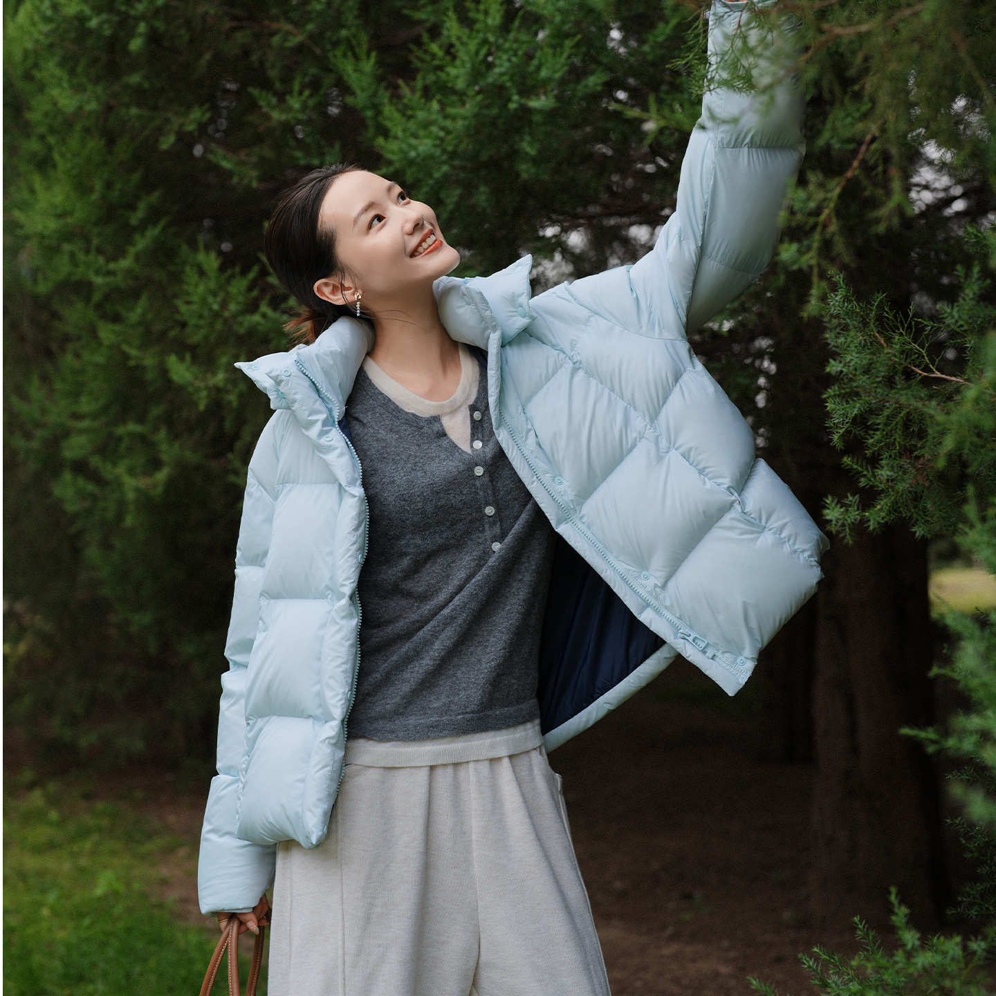 坦博尔2025秋冬新款泡芙羽绒服女短款蓬松保暖外套