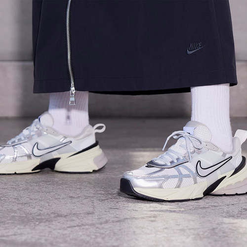 Nike/耐克正品V2K Runtekk女士训练运动回弹跑步老爹鞋FD0736-101 - 图0