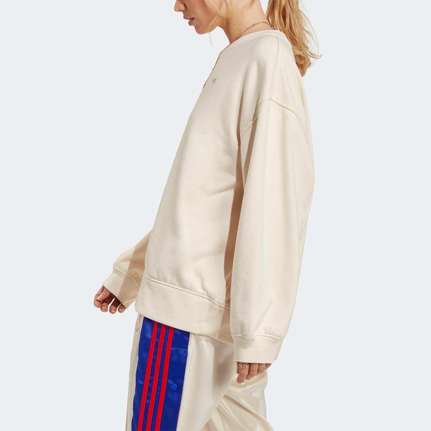 Adidas/阿迪达斯正品春季新款女子运动圆领套头卫衣IC4977 - 图1