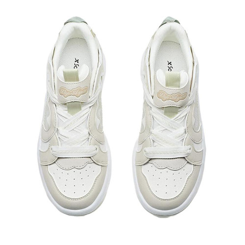 特步正品2025新款女子时尚潮流舒适百搭运动低帮板鞋975218310027 - 图2