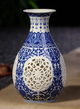 景德镇中式仿古镂空小花瓶家居装饰品青花花瓶瓷盘粉彩三件套批发