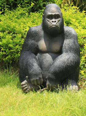 户外美陈大型猩猩雕塑金刚猴子玻璃钢公园林草坪公园商场落地摆件