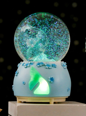 可爱透明鲸鱼水晶球彩灯音乐盒生日礼物学生礼品家居桌面装饰摆件