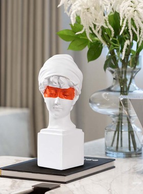 北欧轻奢树脂人物摆件现代酒店别墅展厅玄关设计师售楼处软装饰品