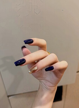 绝美2026新款墨蓝色镜面藏蓝色手工穿戴甲显白高级感暗蓝纯色美甲