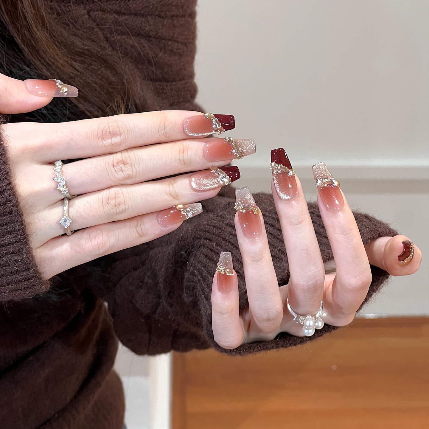 植兔美甲穿戴甲短款高级感焦糖棕色碎钻猫眼显白美甲秋冬氛围贴片,淘宝优惠券,粉丝福利购,淘宝优惠卷