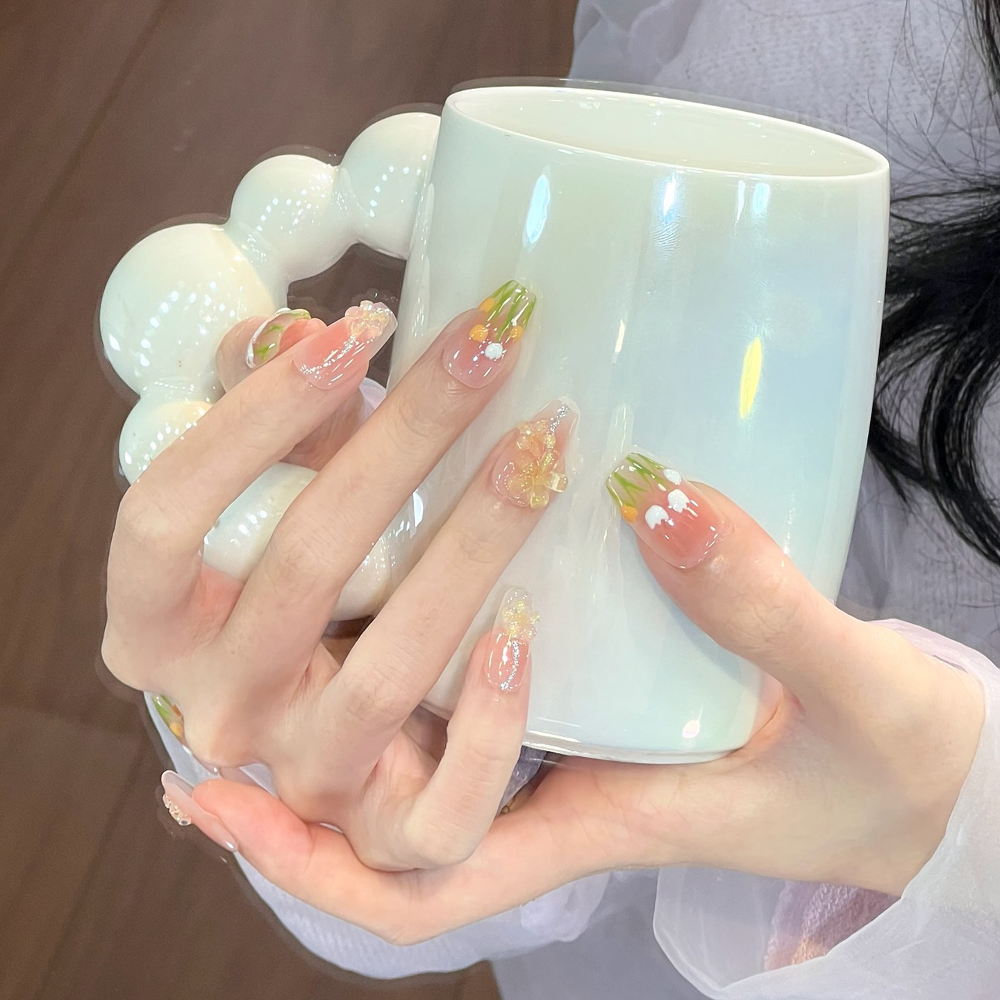 植兔手绘郁金香穿戴甲夏日纯欲裸色花仙子腮红显白美甲贴片高级感,淘宝优惠券,粉丝福利购,淘宝优惠卷