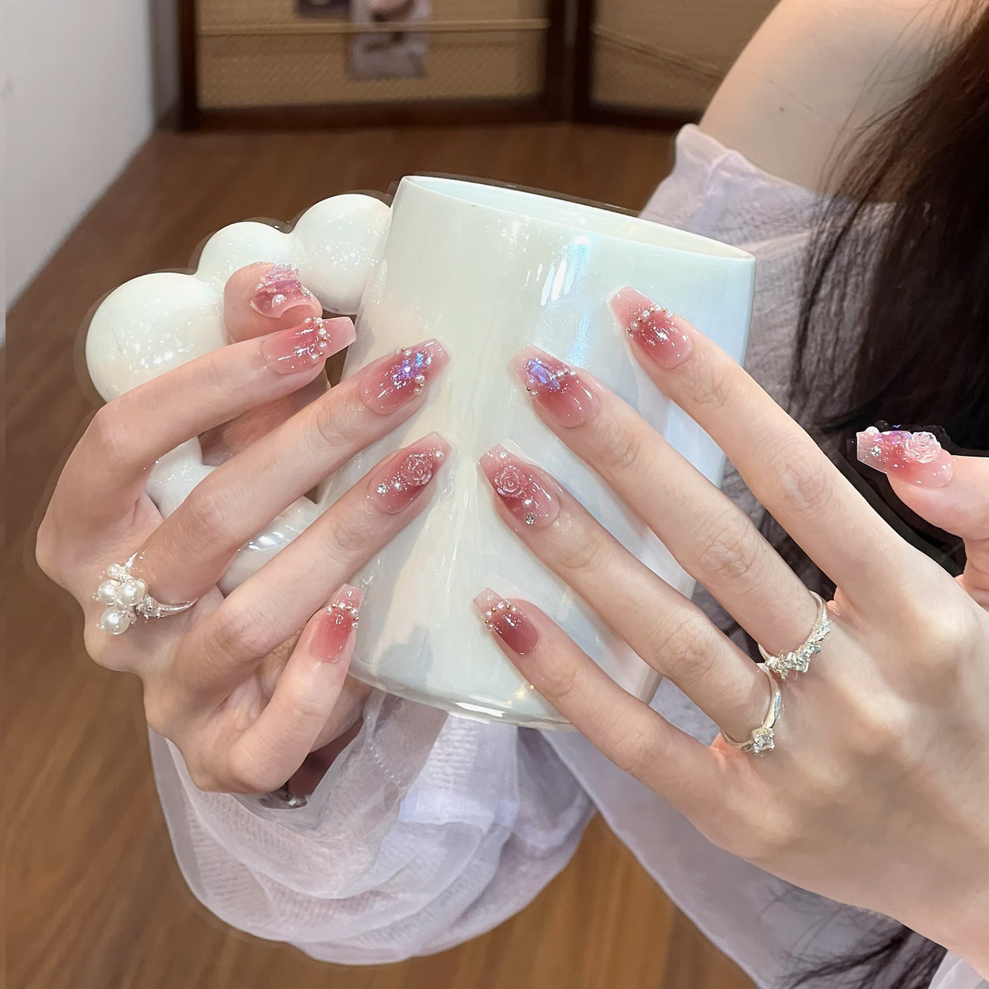 植兔山茶花美甲穿戴甲纯手工2025年新款婚甲爆闪花仙子杏仁甲贴片,淘宝优惠券,粉丝福利购,淘宝优惠卷