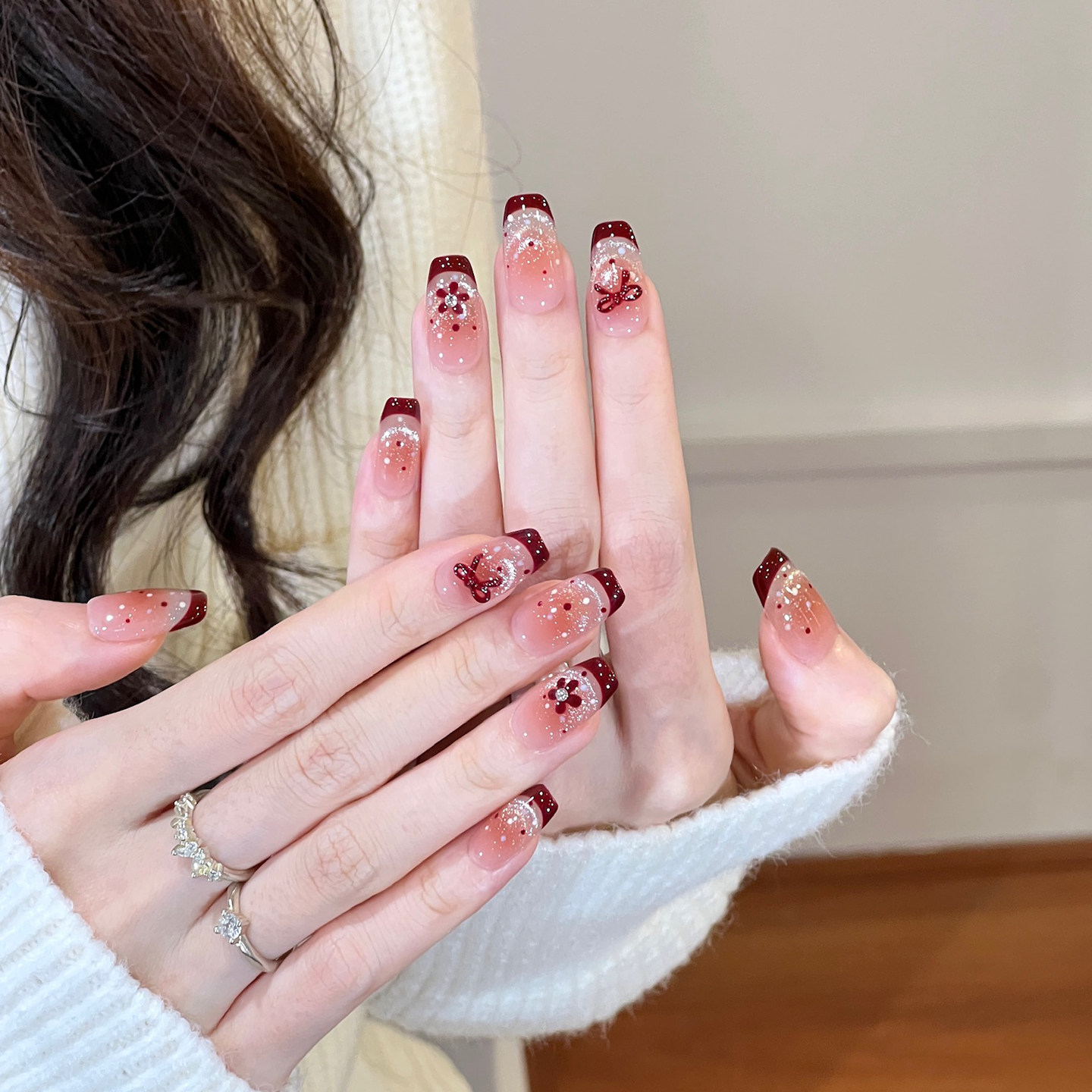 植兔穿戴甲波点蝴蝶结法式猫眼腮红裸色小红花秋冬显白美甲氛围感,淘宝优惠券,粉丝福利购,淘宝优惠卷