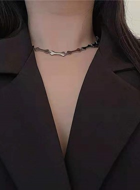 Sweet and cool wind niche design feeling short necklace