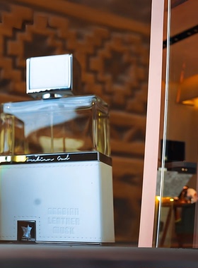 东方麝香黑莓可可混合皮革中性