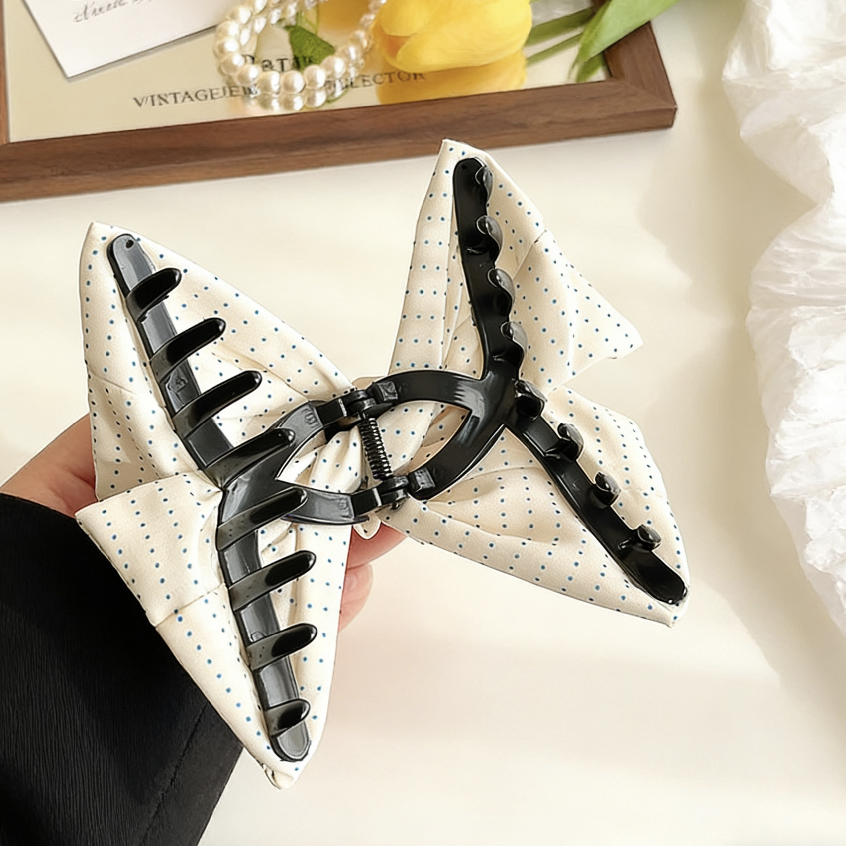 French Hepburn style fabric polka dot grab clip, fashionable temperament hair clip on the back of the head, hair shark clip, Korean hair accessory