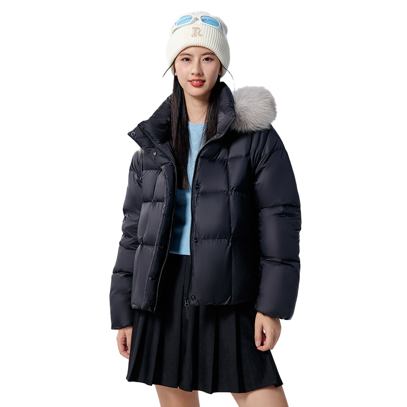 雪中飞短款羽绒服立领带帽简约休闲轻巧时尚冬季必备保暖可爱外套