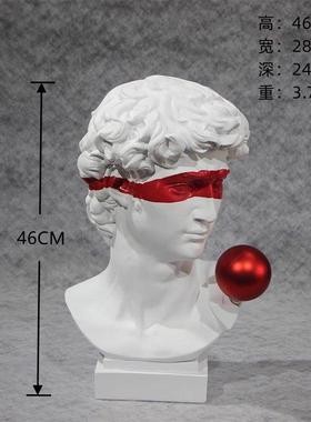 北欧轻奢创意大卫雕塑样本间客厅玄关石膏雕像软装高级艺术品摆件