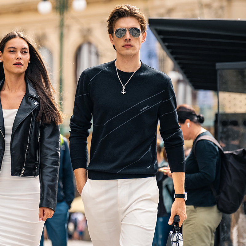 布先生轻奢长袖羊毛衫男款字母刺绣撞色线条保暖圆领毛衣PT15581