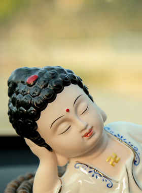 汽车人物佛像小如来摆件 车内保平安 内饰用品车载高档陶瓷装饰