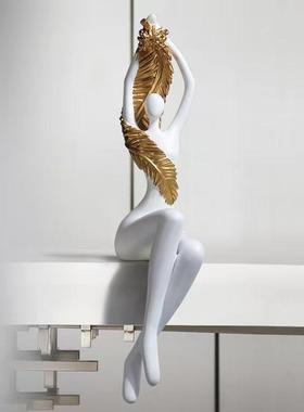 现代极简艺术吊脚坐姿人物摆件创意隔断软装高级客厅电视柜装饰品