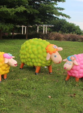玻璃钢发光卡通绵羊雕塑仿真卷毛羊摆件庭院草坪户外景观动物装饰