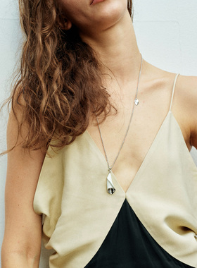 银色与白珐琅马蹄莲一款多戴项链