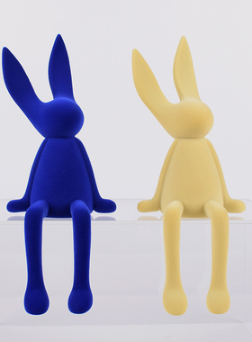 克莱因蓝色卡通植绒坐姿兔子摆件家居客厅样板间酒店会所软装饰品