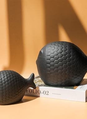 北欧轻奢风亲嘴鱼磨砂陶瓷艺术摆件玄关客厅电视柜装饰品年年有鱼