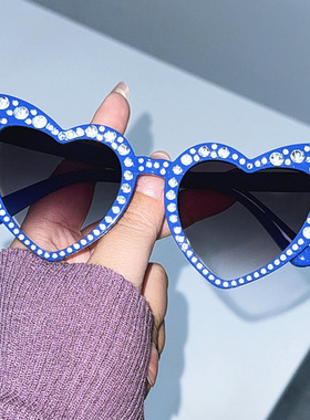 新款时尚镶钻爱心太阳眼镜女高级感欧美潮流个性多色桃心墨镜