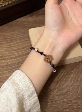 新中式复古木雕刻小桃花手链女桃木编织手绳小众设计百搭国潮