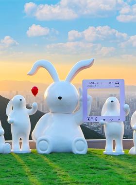 玻璃钢卡通动物雕塑网红爱心白熊公园商场可妮兔户外落地装饰摆件