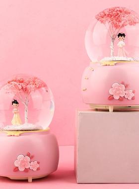 直销新款古风汉服女孩水晶球音乐盒旋转发光送生日情人树脂摆件创