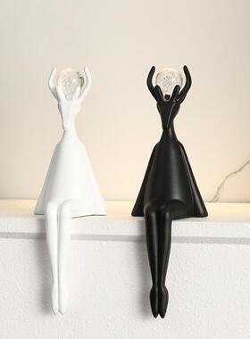 坐姿吊脚小鹿摆件现代样板房客厅玄关电视书柜桌面网红高档装饰品