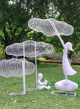 不锈钢镂空云朵雕塑大型彷真抽象人物玻璃钢草坪户外景观装饰摆件