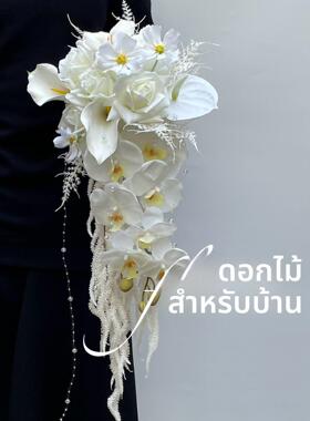 彷真手捧花白色马蹄莲蝴蝶兰婚礼领证拍照道具高级塑料瀑布假花束