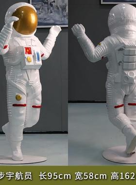 太空人大火箭雕塑摆件学校航天科技活动太空人航天员模型美陈装饰