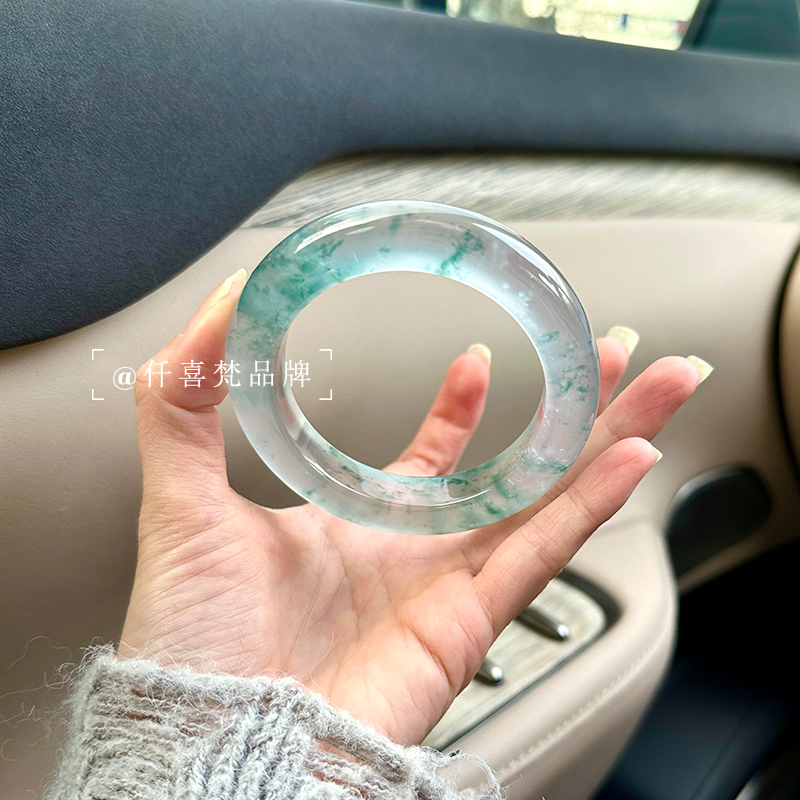 仟喜梵“静水流深”缅甸冰透种石英岩玉手镯子女款冰飘花翡翠平替
