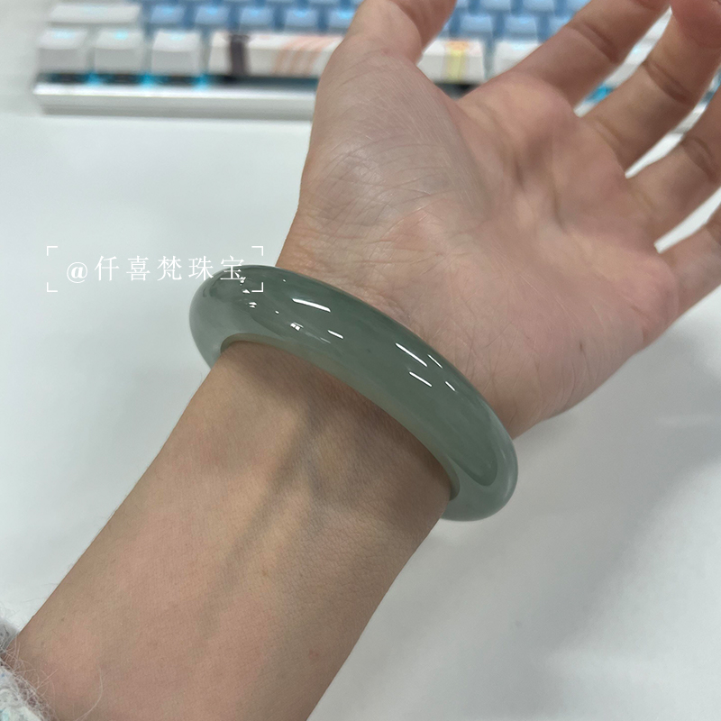 仟喜梵“蝶戏花”翡翠玉手镯子女款油青冰透缅甸高冰种玉镯处理