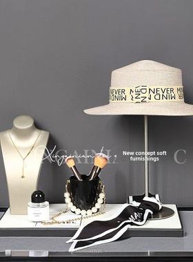 现代样板房衣帽间饰品梳妆台组合套装香水托盘眼镜衣柜软陈设