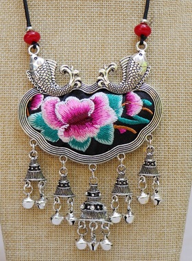 新款布艺吊坠绣花项链苗银刺绣项链吊坠女款民族风复古毛衣链