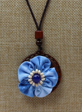 云南大理扎染吊坠木制挂脖项链民族风手工复古旧木雕花蓝染毛衣链