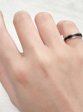 屈臣氏甄选小众设计黑白陶瓷情侣对戒男女士戒指超小小指小码尾戒