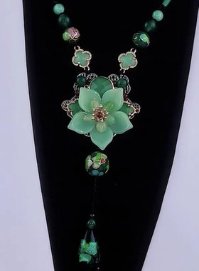 富贵瑶池绿色青莲花朵毛衣链2023年新款潮秋冬高级感大气挂件吊坠