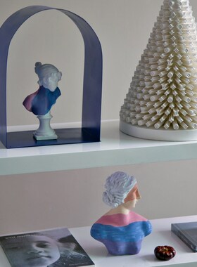 蓝调粉色彩色高级感艺术雕塑拱门人物雕像女孩法式摆件家居装饰品