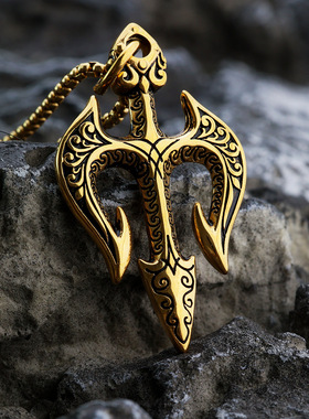 狂饰风海王三叉戟项链男生酷帅装饰品古金色不锈钢雕花图腾吊坠男