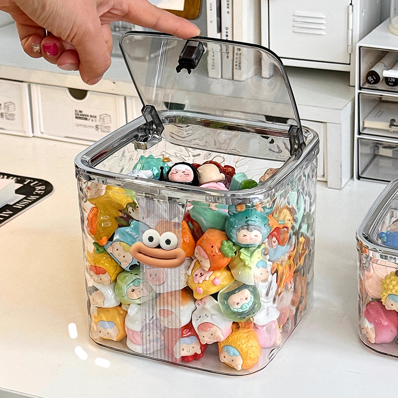 可爱萌粒收纳盒透明大容量桌面防尘带盖小摆件展示架小萌粒整理盒