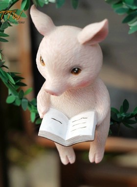 可爱治愈吊环秋千上看书的小粉猪猪花园庭院阳台玄关造景挂饰摆件