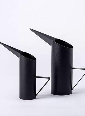 现代餐板简约金属黑色喷砂尖嘴水壶摆件陈AFV样房展设厅厅柜