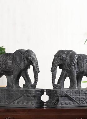 大象饰品一对，石雕招财，吸水，风水蓝石，站在地板上看家里的门